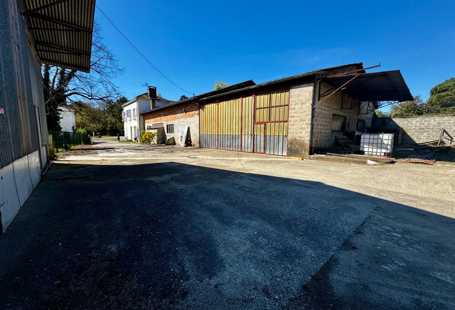 Ensemble immobilier au coeur du bourg de Meilhan sur Garonne — photo 1
