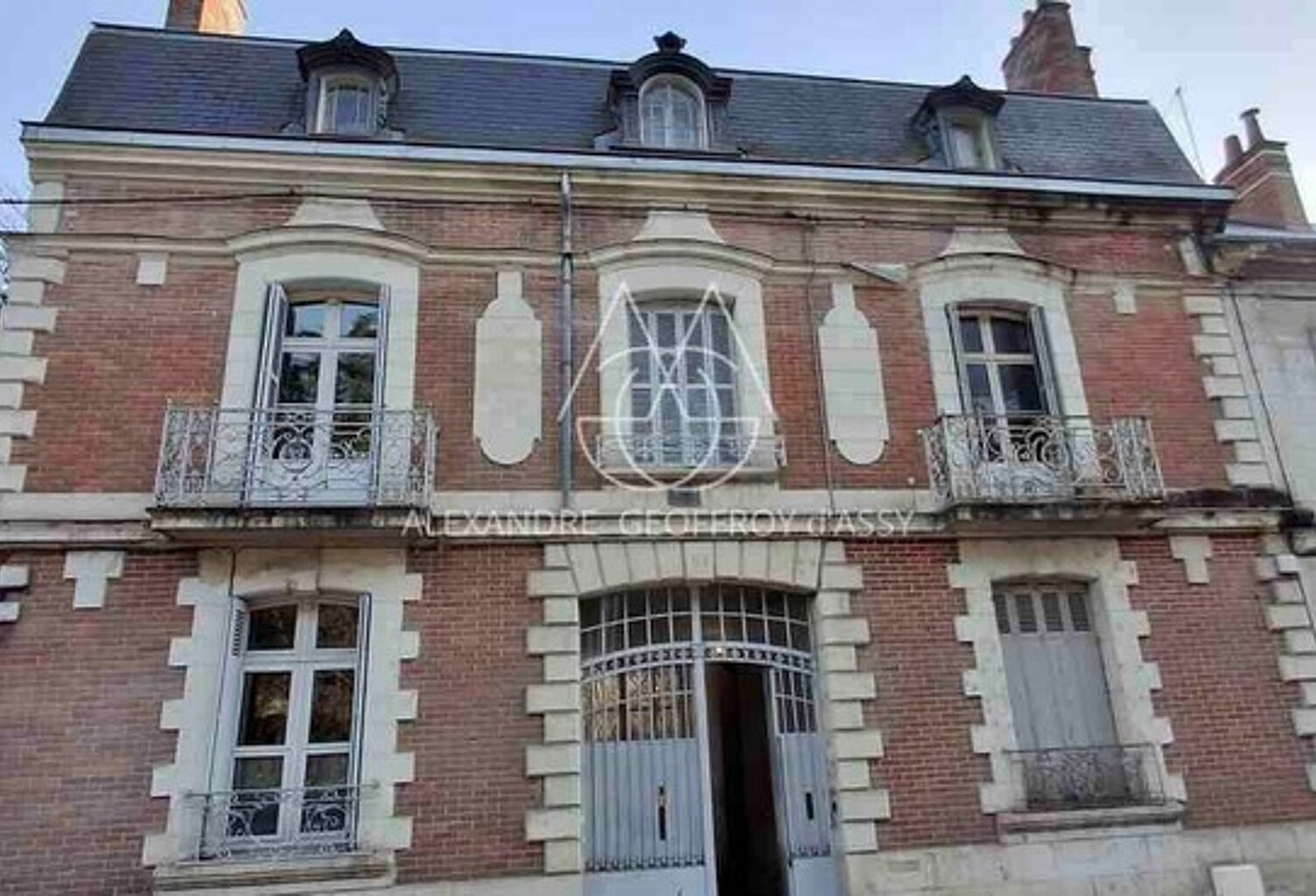 Rénovez cette maison de 143 m2 avec dépendances et deux jardins dans Tours — photo 1