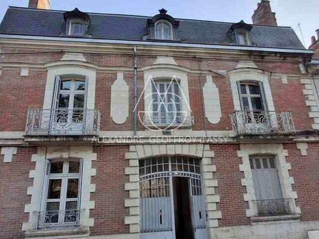 Rénovez cette maison de 143 m2 avec dépendances et deux jardins dans Tours — photo du bien