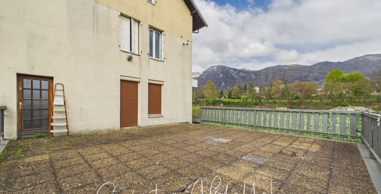 Immeuble à vendre SAINT PIERRE D'ALBIGNY (73) - Restaurant à vendre avec murs et 2 logements T4 — photo 1