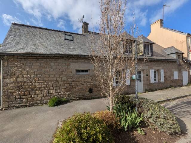 LOCMALO JOLIE MAISON DE 100m² ENVIRON 4 PIECES AVEC VIE DE PLAIN PEID SANS JARDIN — photo du bien