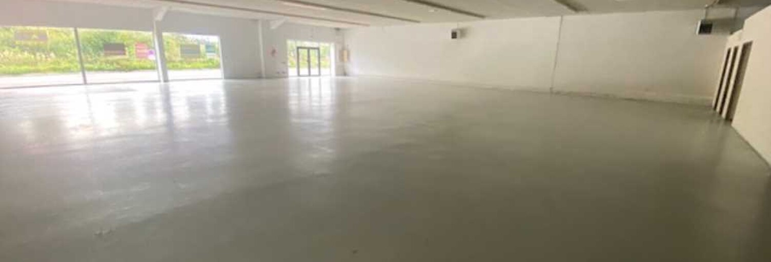 Commerce  868 m² à louer à Quimper (29000)