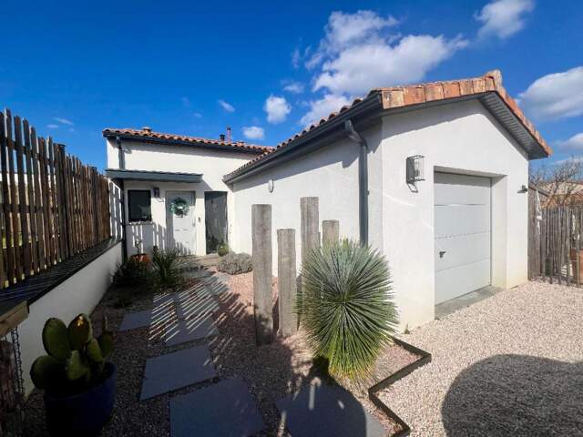 Coup de cœur assuré pour cette maison neuve (2020) de 131 m² de plain-pied, 4 chambres, garage, jardin, dans son écrin de verdure — photo du bien