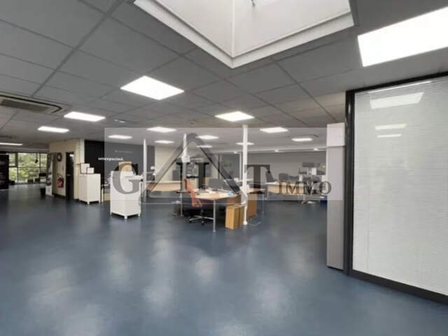 Entrepôt à la vente de 4500m² - Creil — photo du bien