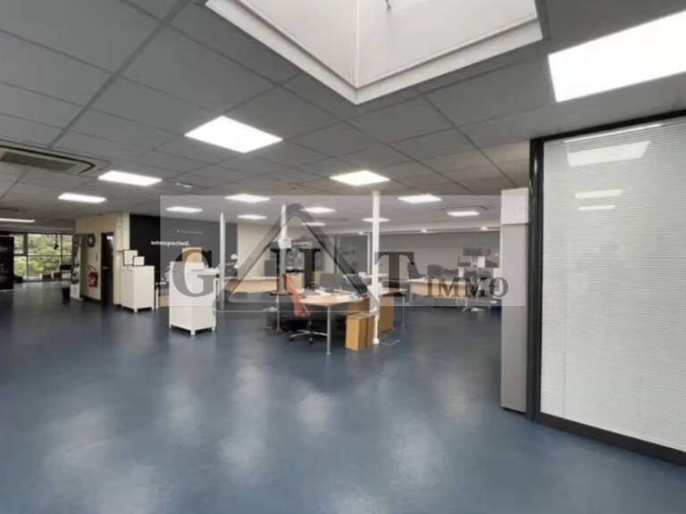 Entrepôt à la vente de 4500m² - Creil — photo 1