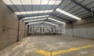 Local industriel  400 m² à louer à Vaux-le-Pénil (77000)