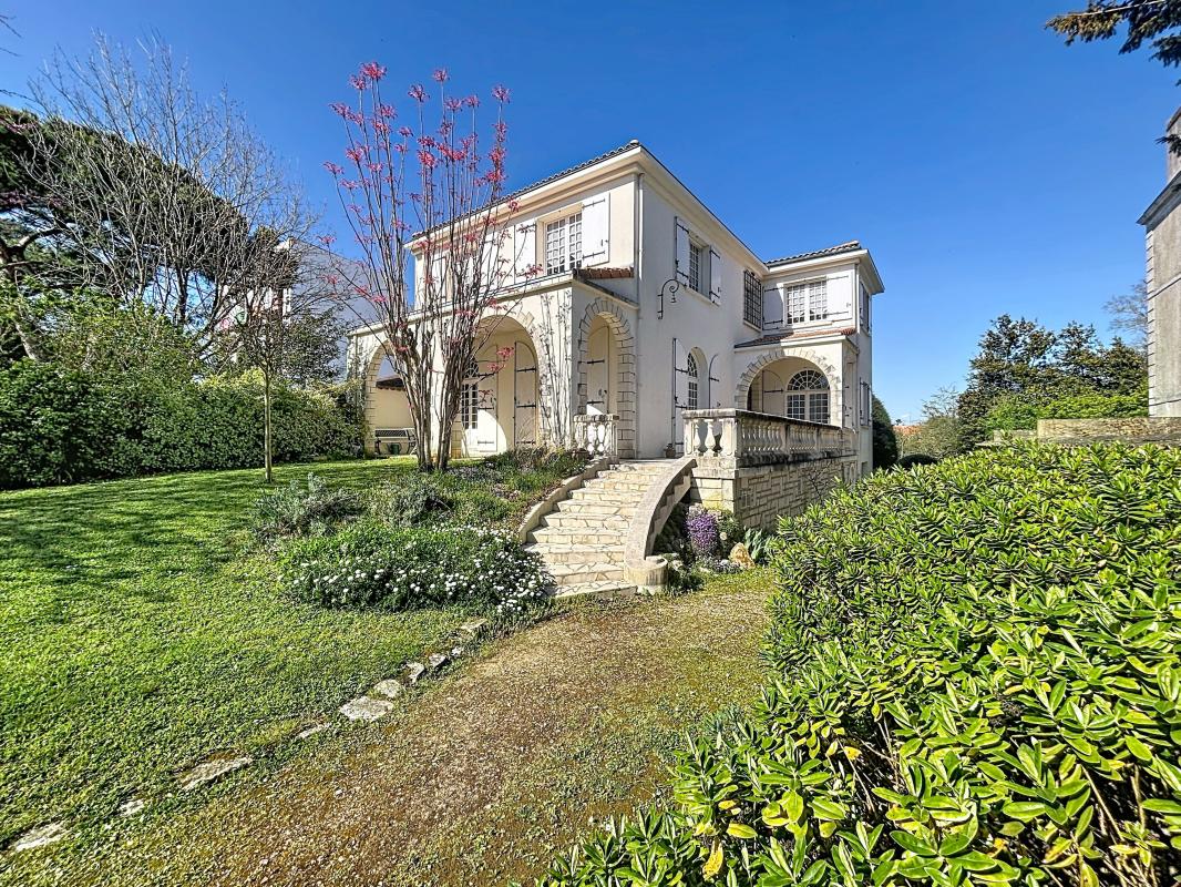 Villa / Maison 7 pièces  à vendre Rochelle (La) 17000