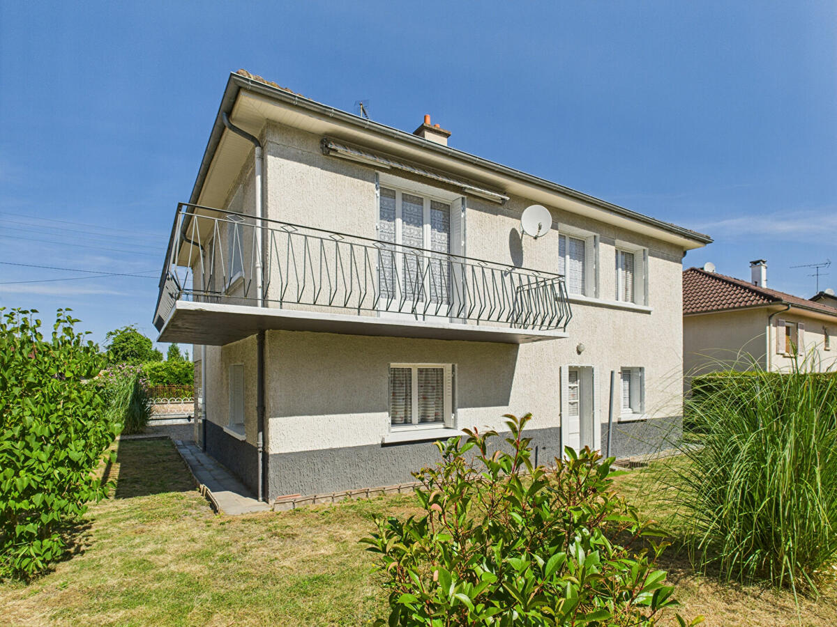 Villa / Maison  T4 à vendre Commentry 03600