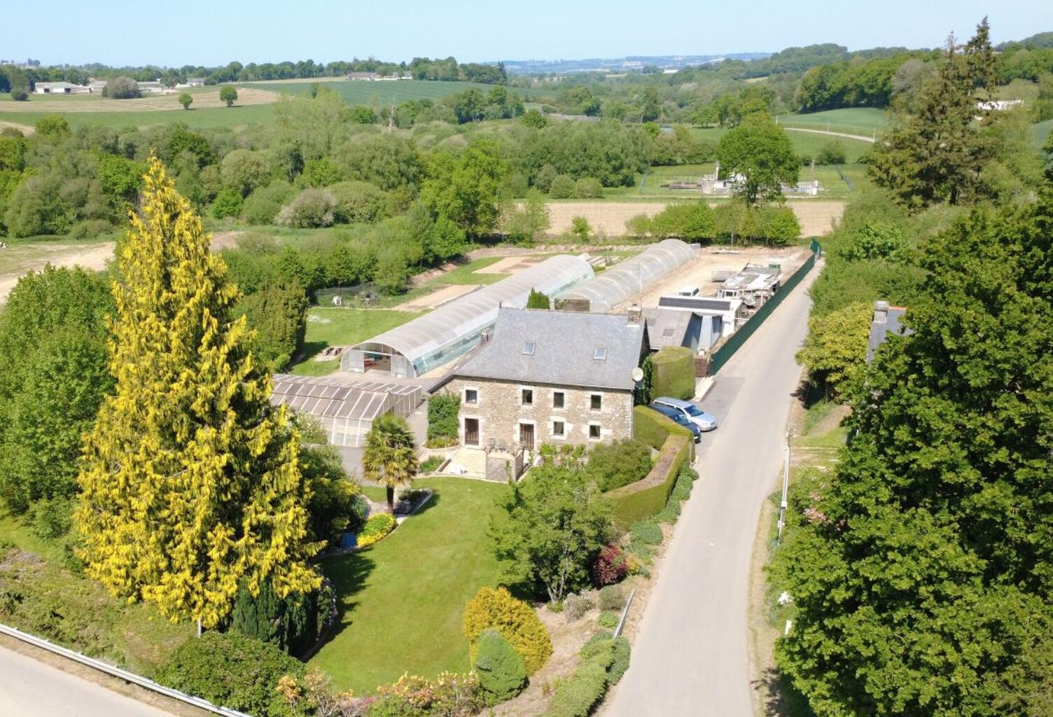 Maison en pierre et annexes. La Motte (22600) — photo 1