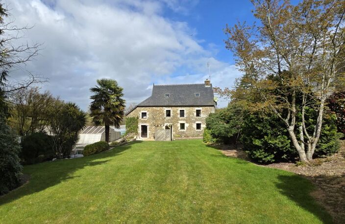 Maison en pierre et annexes. La Motte (22600) — photo 2