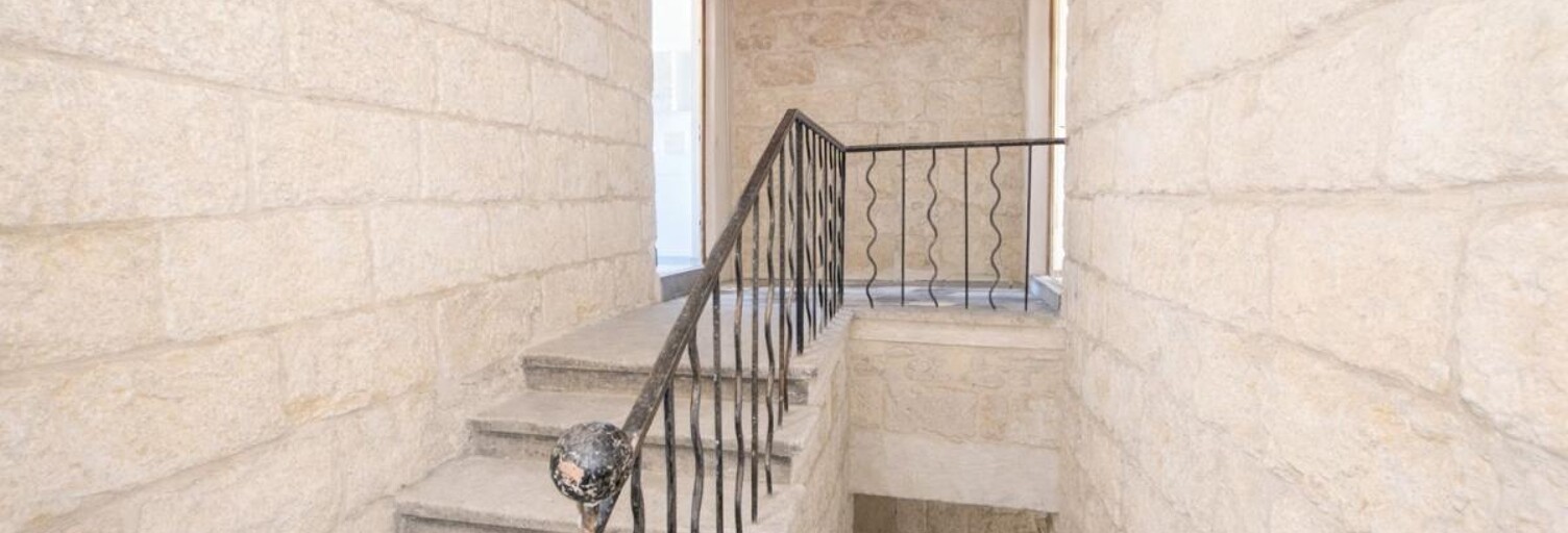 Immeuble  400 m² à vendre à Beauvoisin (30640)