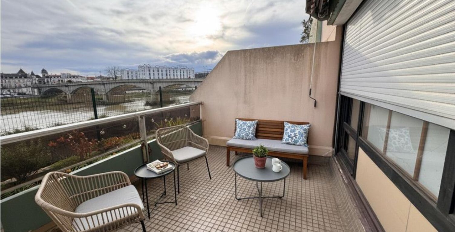 Appartement T2 vendu loué, idéalement situé en plein cœur de Dax, à deux pas du centre-ville et à proximité immédiate des transports en commun   — photo 1