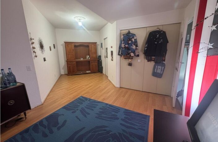 Appartement T2 vendu loué, idéalement situé en plein cœur de Dax, à deux pas du centre-ville et à proximité immédiate des transports en commun   — photo 2