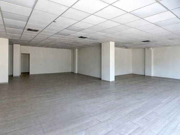 Local commercial 130 m² avec forte visibilité — photo 1