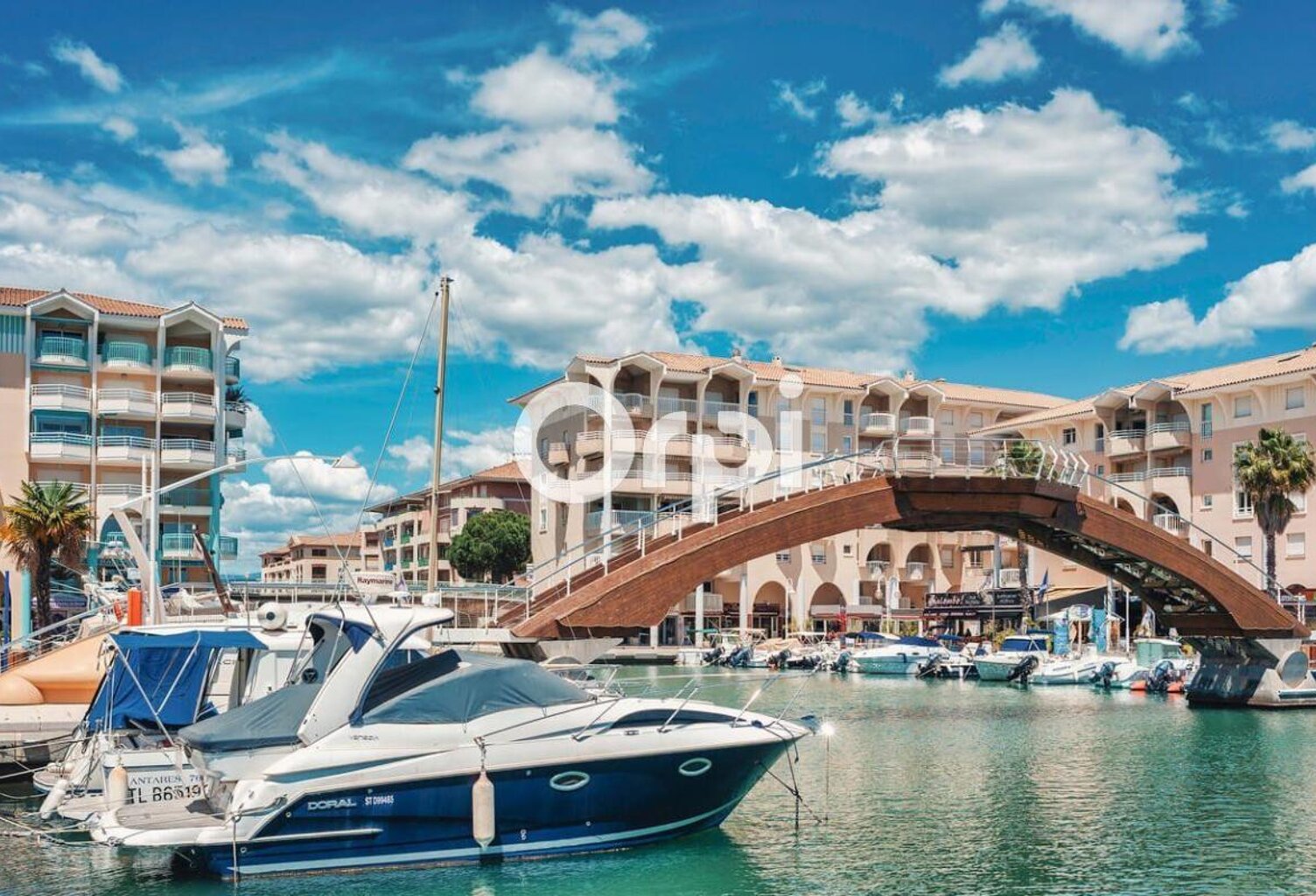Appartement À Vendre T2 43m² Résidence avec piscine Terrasse Vue Port + balcon Parking — photo 1