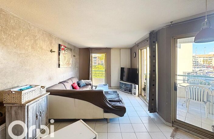 Appartement À Vendre T2 43m² Résidence avec piscine Terrasse Vue Port + balcon Parking — photo 3