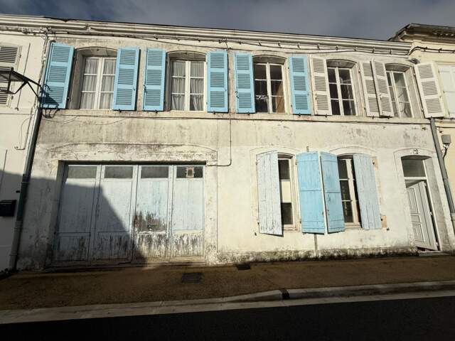 Maison de ville intra muros du CHATEAU D 'OLERON — photo du bien