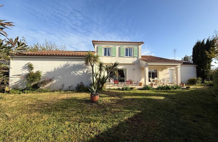 Maison À Vendre COZES Tous commerces à pied 6 pièces — photo 2