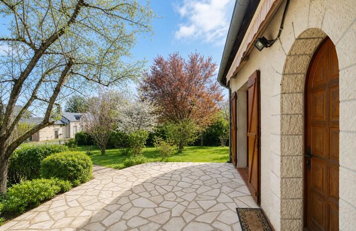 Proche La Bazoche Gouet, pavillon de belle qualité sur terrain très bien arboré — photo 2
