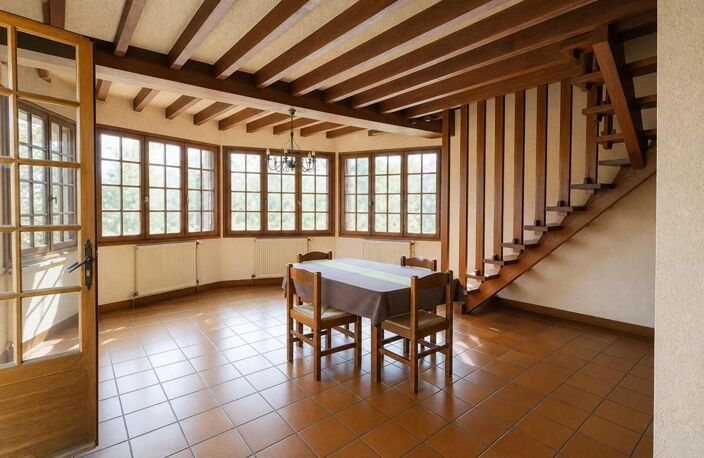 Proche La Bazoche Gouet, pavillon de belle qualité sur terrain très bien arboré — photo 4