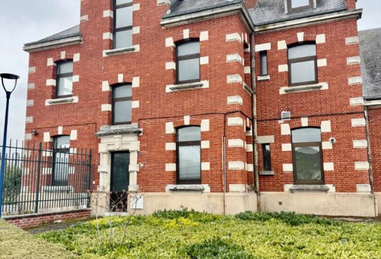 Immeuble Albert 16 pièce(s) 326 m2 . Bâtiment chargé d'histoire , Idéal  pour investisseur ou marchand de biens — photo 1