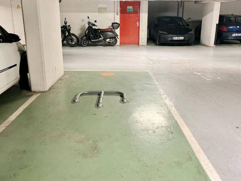 Parking Avenue André Malraux — photo 1