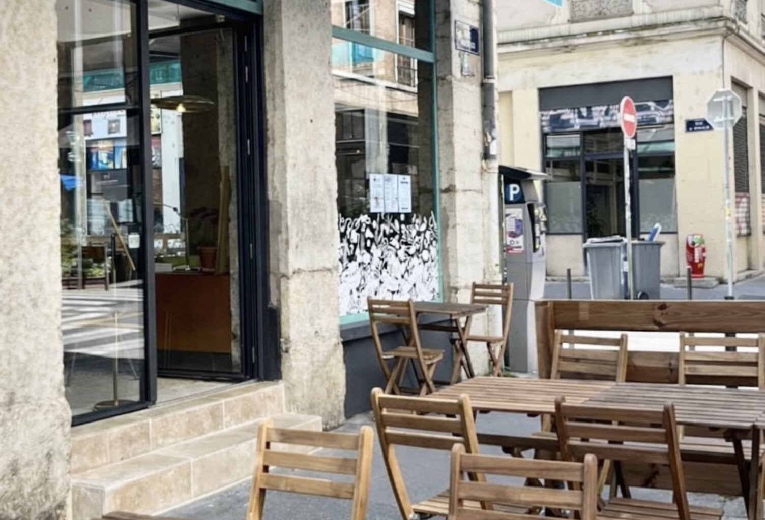 LYON 7 ANGLE RUE PASTEUR/RUE DE BONALD MURS COMMERCIAUX 122M — photo 1
