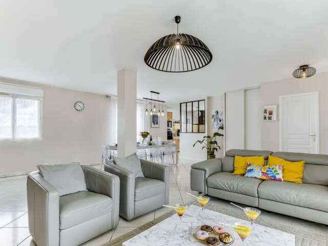MAISON FAMILIALE T7   180 M2   PISCINE   PANNEAUX SOLAIRES — photo du bien