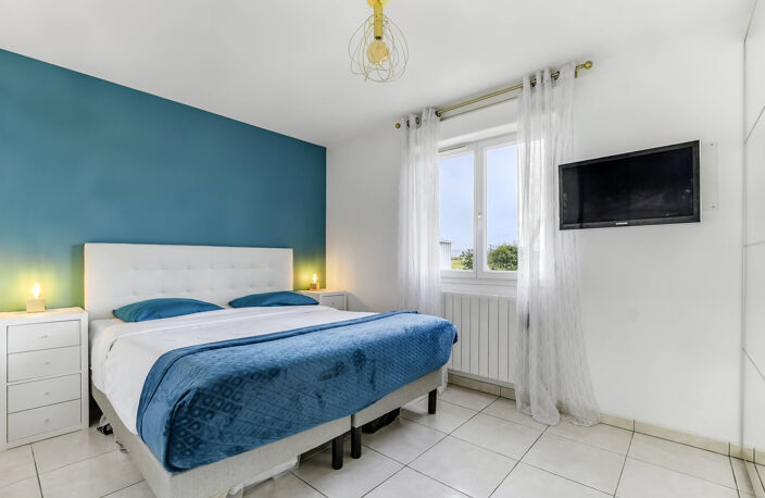 MAISON FAMILIALE T7   180 M2   PISCINE   PANNEAUX SOLAIRES — photo 4