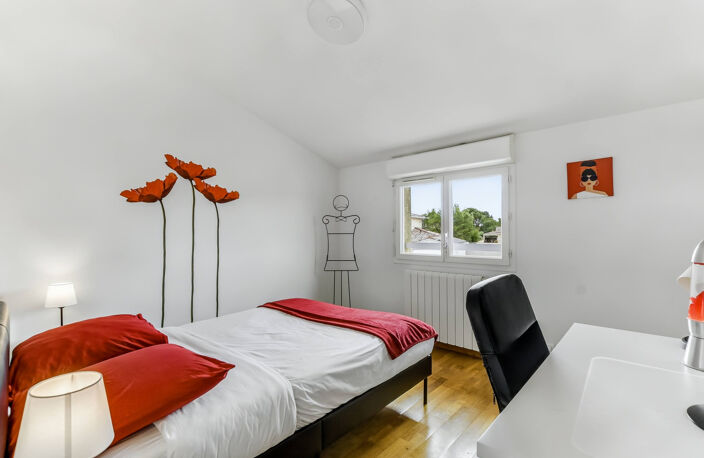MAISON FAMILIALE T7   180 M2   PISCINE   PANNEAUX SOLAIRES — photo 5