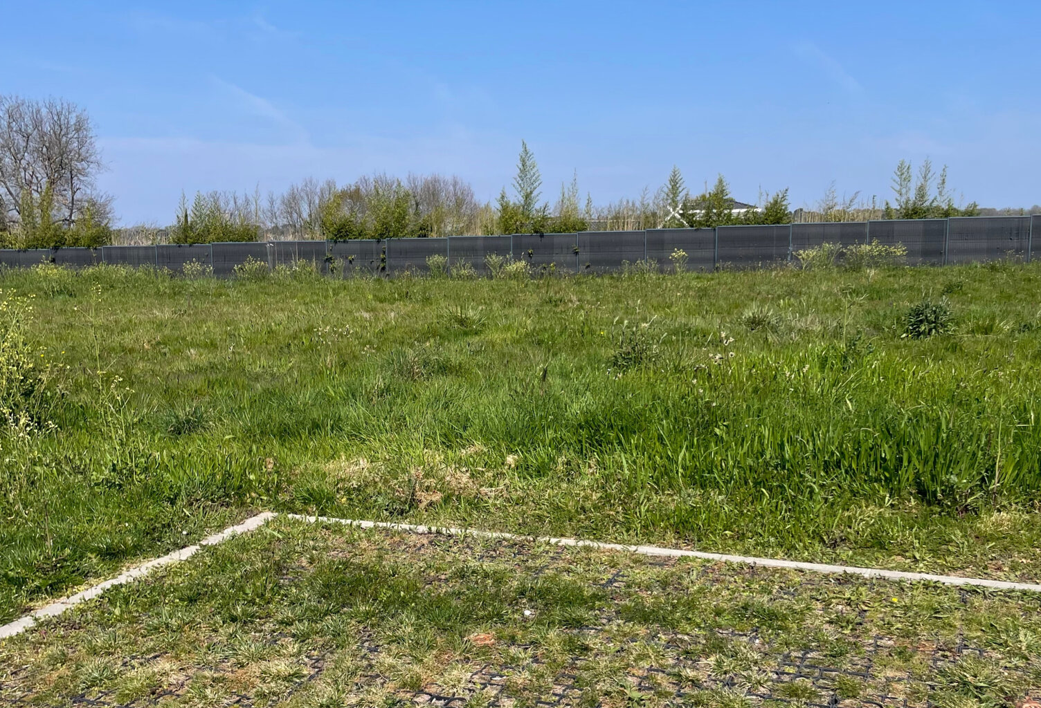 TERRAIN A BATIR 750M2 - SUR COTEAUX - PLAT- VIABILISE — photo 1