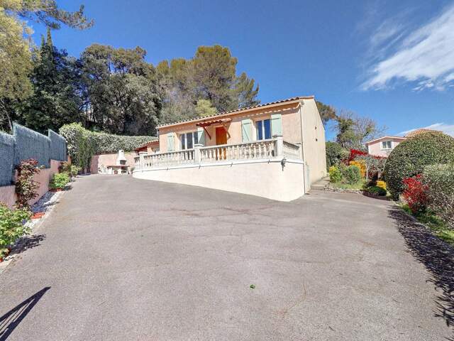 DRAGUIGNAN MAISON PLAIN-PIED T4 -78 M²- 2 CHAMBRES-BUREAU- GARAGE-501 M2 TERRAIN — photo du bien