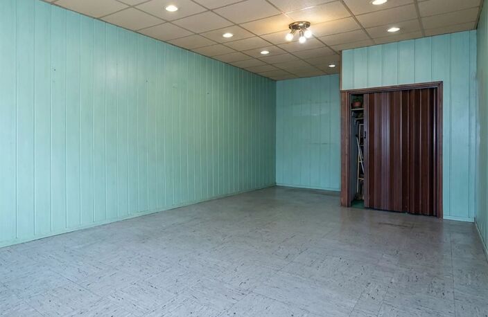 Neuvy sur Barangeon - Centre -Ville : Immeuble commercial — photo 2