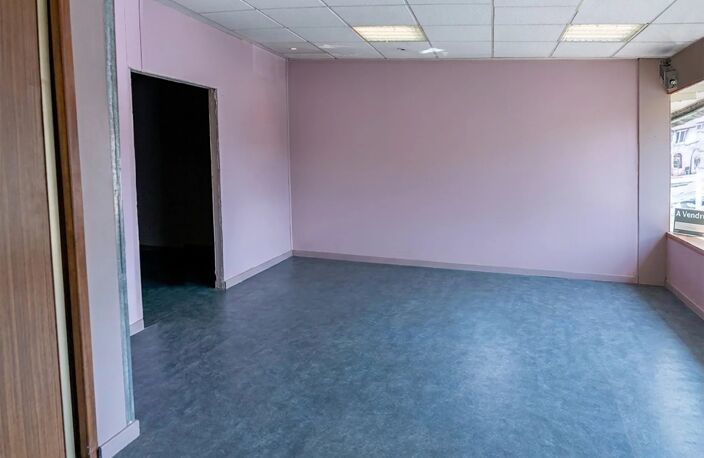 Neuvy sur Barangeon - Centre -Ville : Immeuble commercial — photo 4