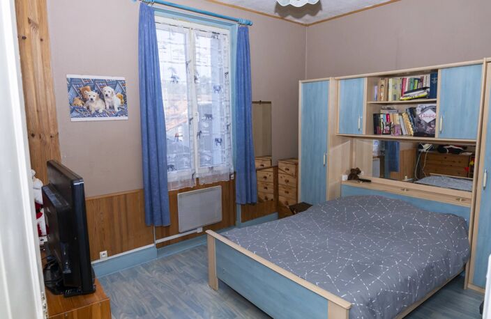 Neuvy sur Barangeon - Centre -Ville : Immeuble commercial — photo 5