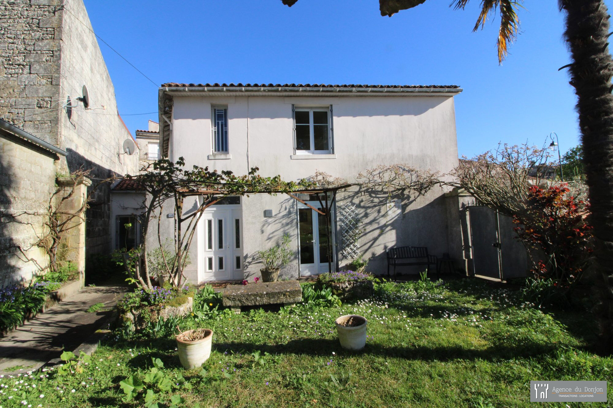 Villa / Maison  T5 à vendre Pons 17800