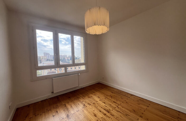 À Caluire-Et-Cuire (69), grand appartement avec balcon à ven — photo 4