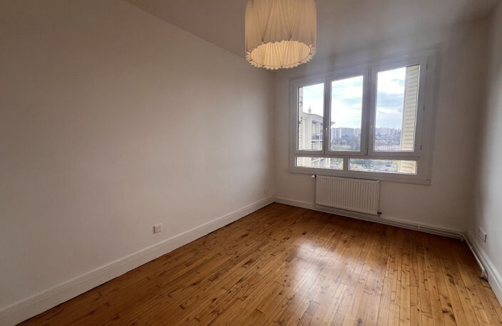 À Caluire-Et-Cuire (69), grand appartement avec balcon à ven — photo 5