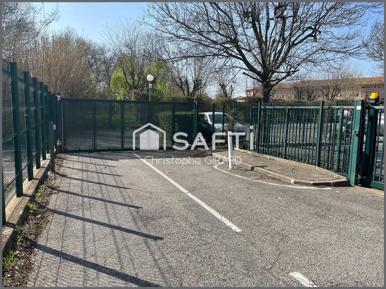 Parking extérieur Quartier Beauvalle — photo 1