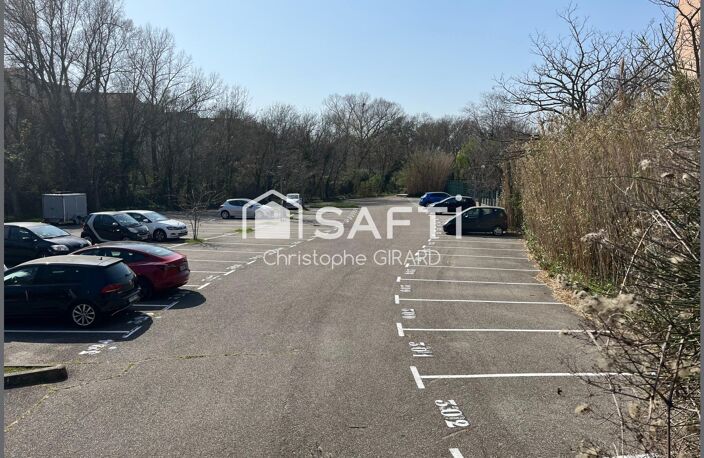 Parking extérieur Quartier Beauvalle — photo 2