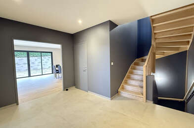 Maison 5 pièces 2400 €