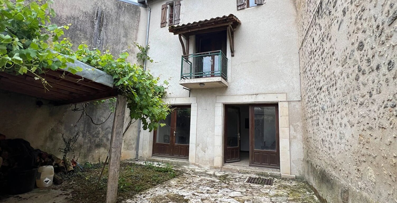 Maison Lussac Les Chateaux 6 pièce(s) — photo 1