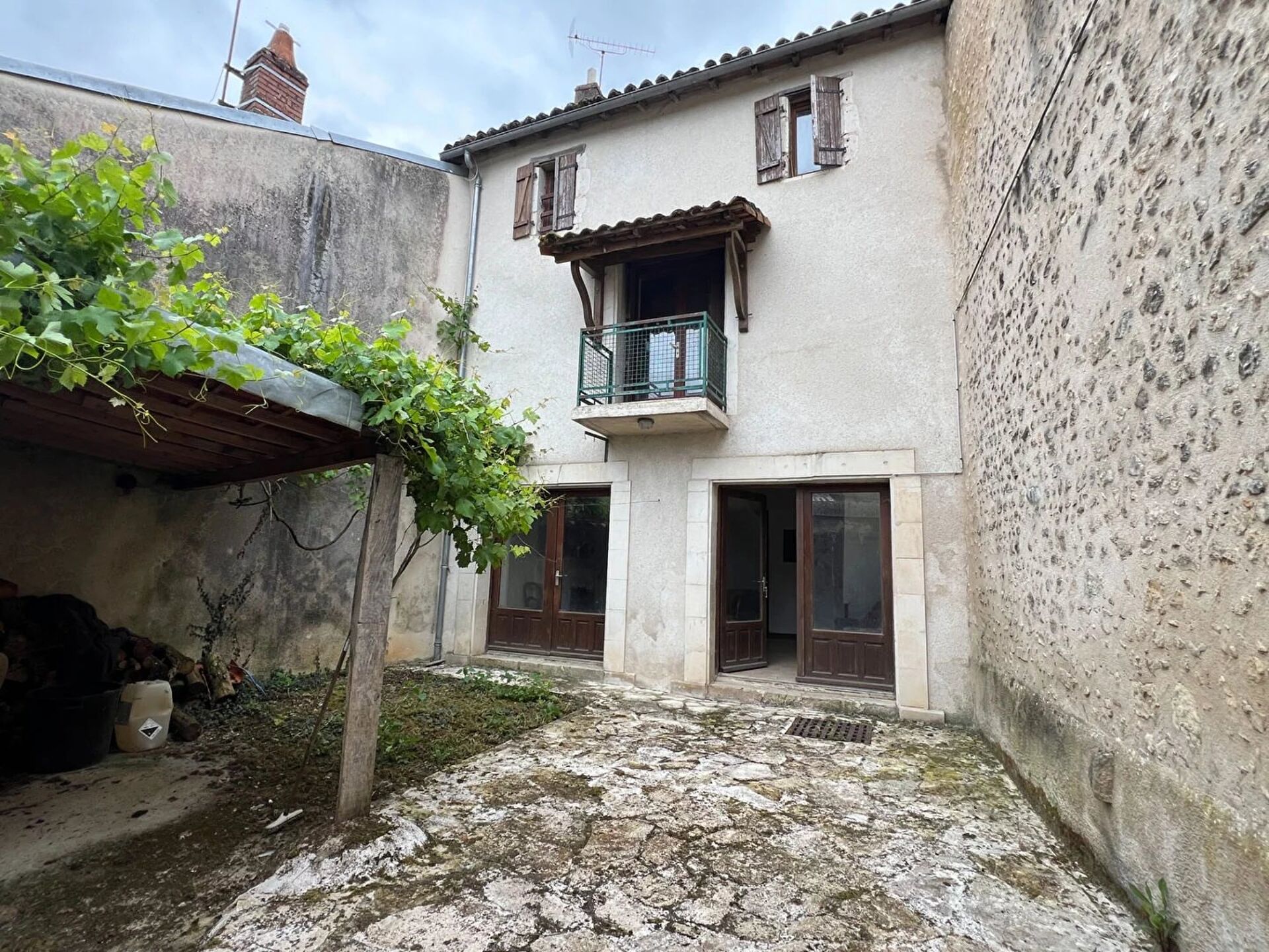 Maison 6 pièces 136 m² · à Lussac-les-Châteaux · 136 m² · 85 000 €