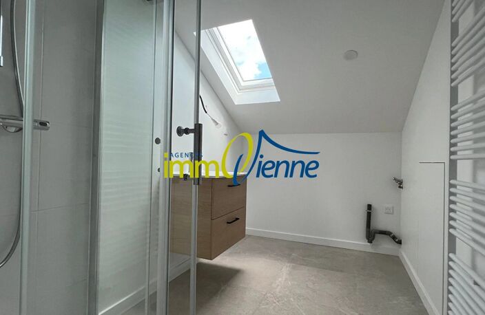Appartement - Lussac Les Chateaux 3 pièce(s) 47.90 m2 — photo 3