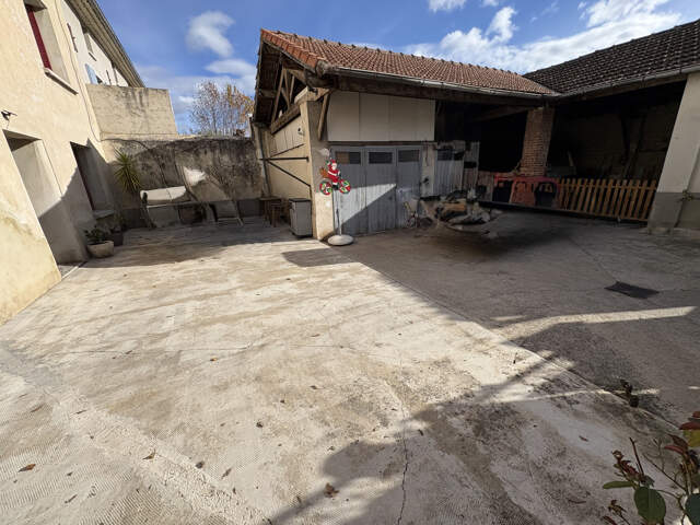 Rare à Pernes ! T3 + Garage + Hangar, énorme potentiel au ce — photo du bien