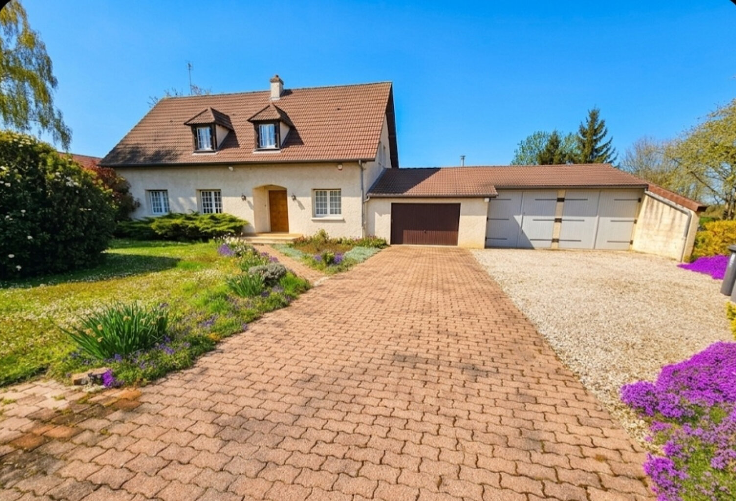 Propriété 6 chambres avec 3 garages sur 2105m2 de terrain à — photo 1