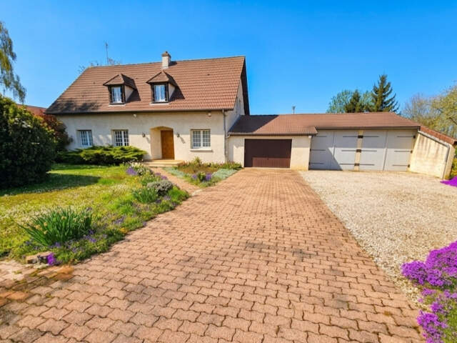Propriété 6 chambres avec 3 garages sur 2105m2 de terrain à — photo du bien