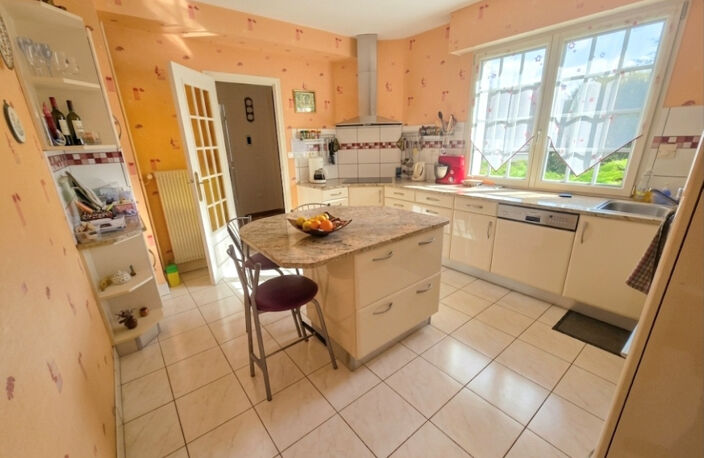 Propriété 6 chambres avec 3 garages sur 2105m2 de terrain à — photo 3