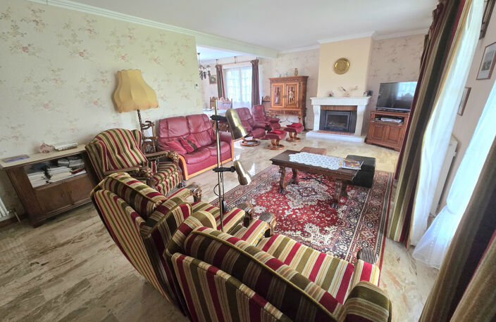Propriété 6 chambres avec 3 garages sur 2105m2 de terrain à — photo 4