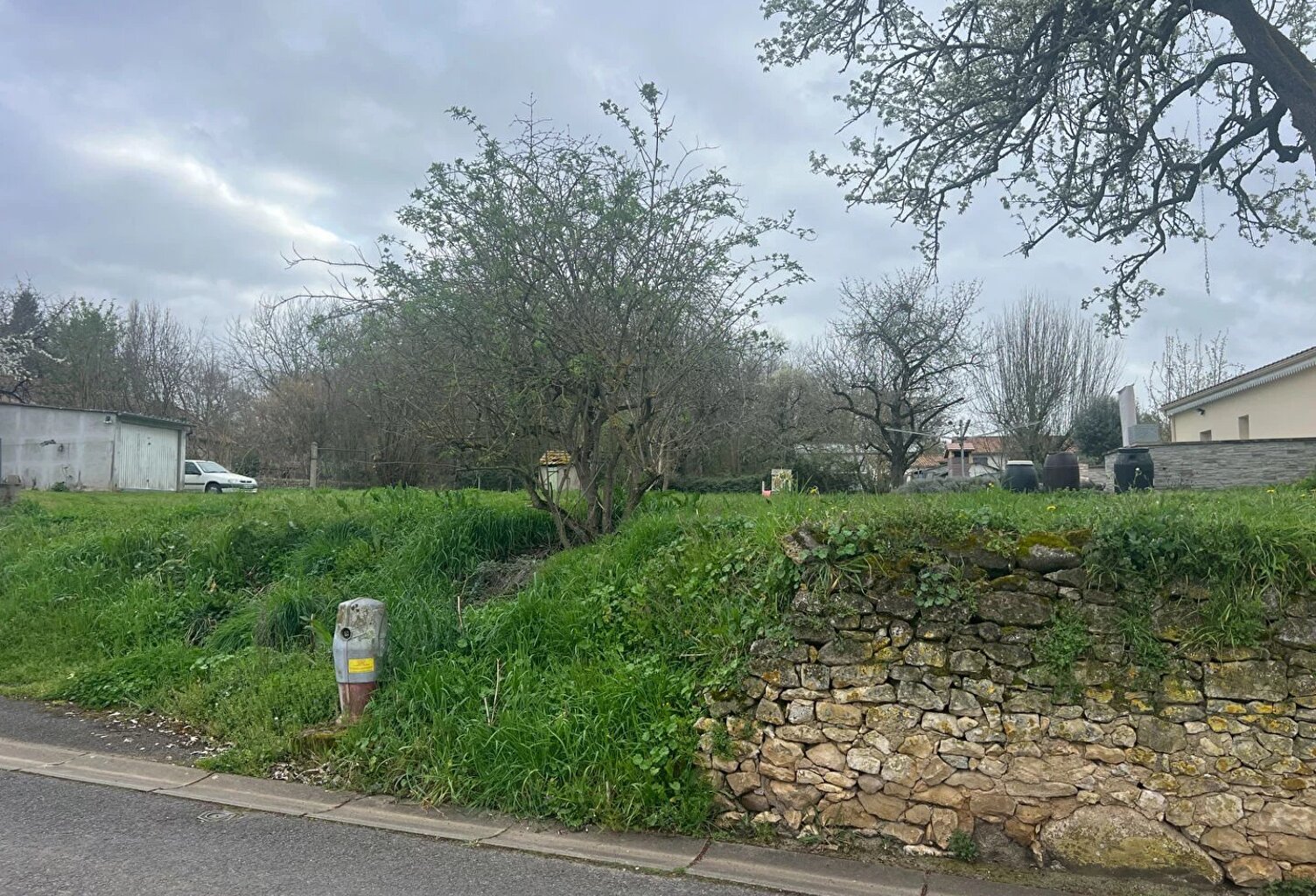 Terrain Civaux 622 m². — photo 1